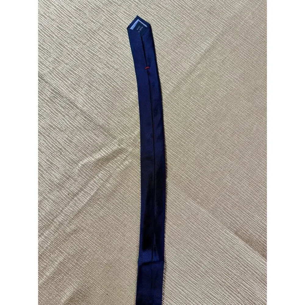 Tommy Hilfiger Men’s Tie NWT Navy Gold White Striped Necktie 57” Classic